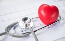 Una imagen digital de un corazón y un estetoscopio.